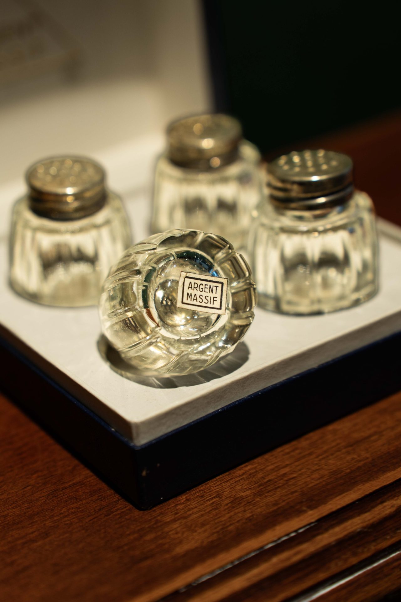 Vintage 'Argent Massif' Gümüş Kapaklı Kristal Tuzluk Seti
