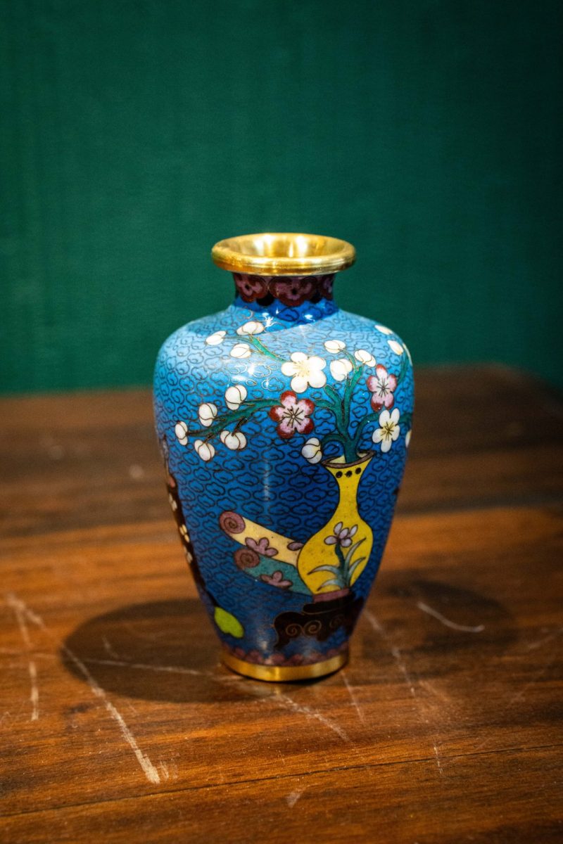 Cloisonne (Mineli) Mavi Zeminli Çiçek ve Vazo Motifli Vazo