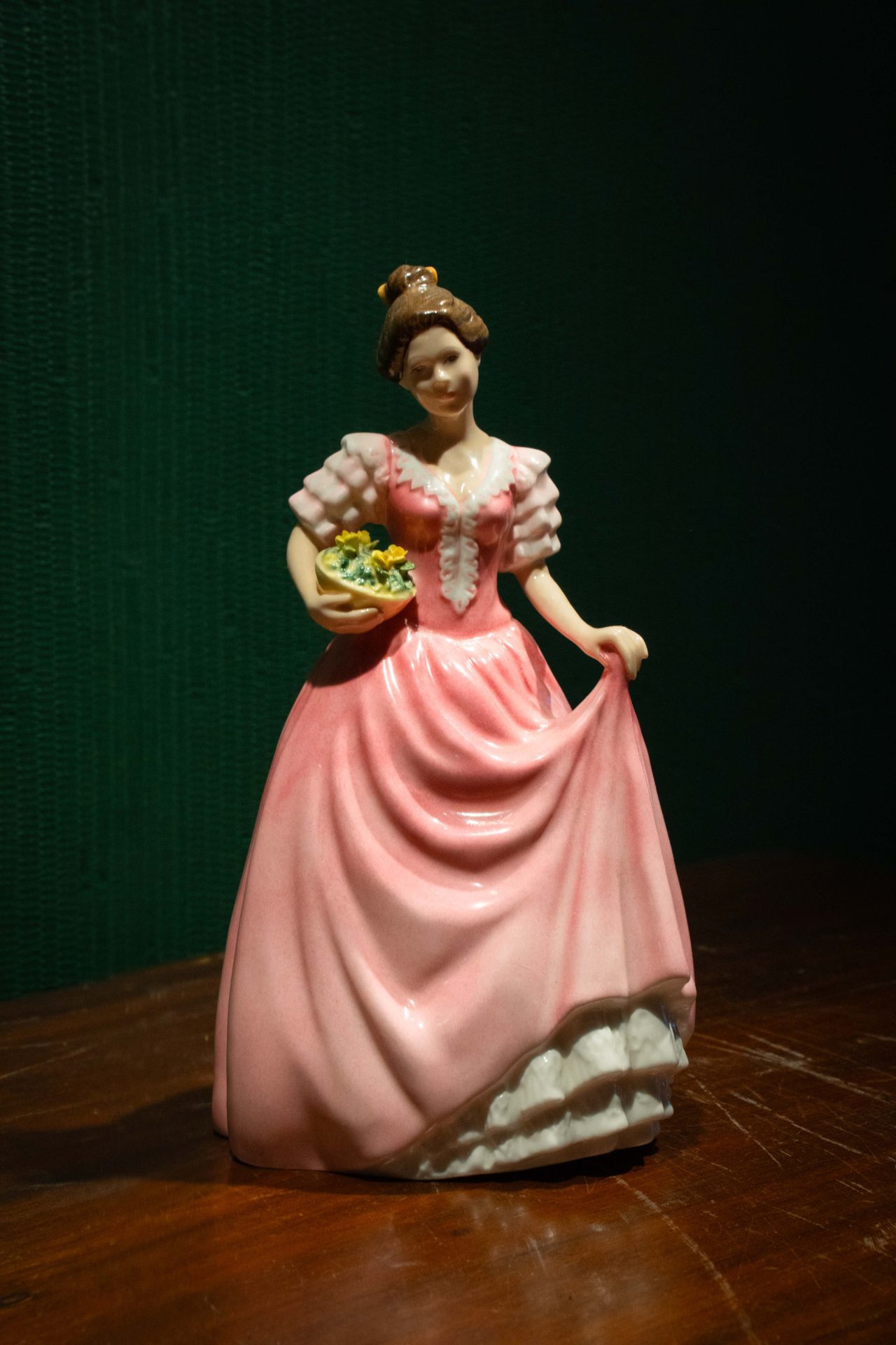 Royal Doulton Porselen Biblo 'Miss Kay'