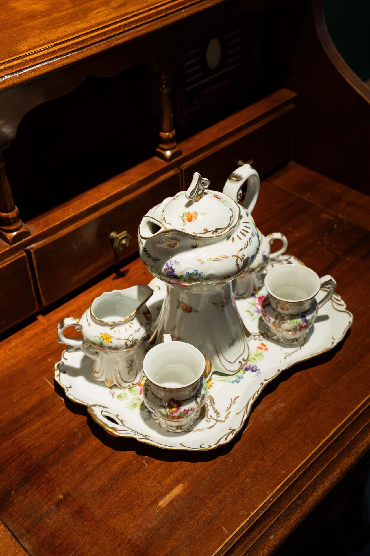 Antika/Vintage Çiçek Desenli & Altın Yaldızlı Porselen Kahve/Çay Seti