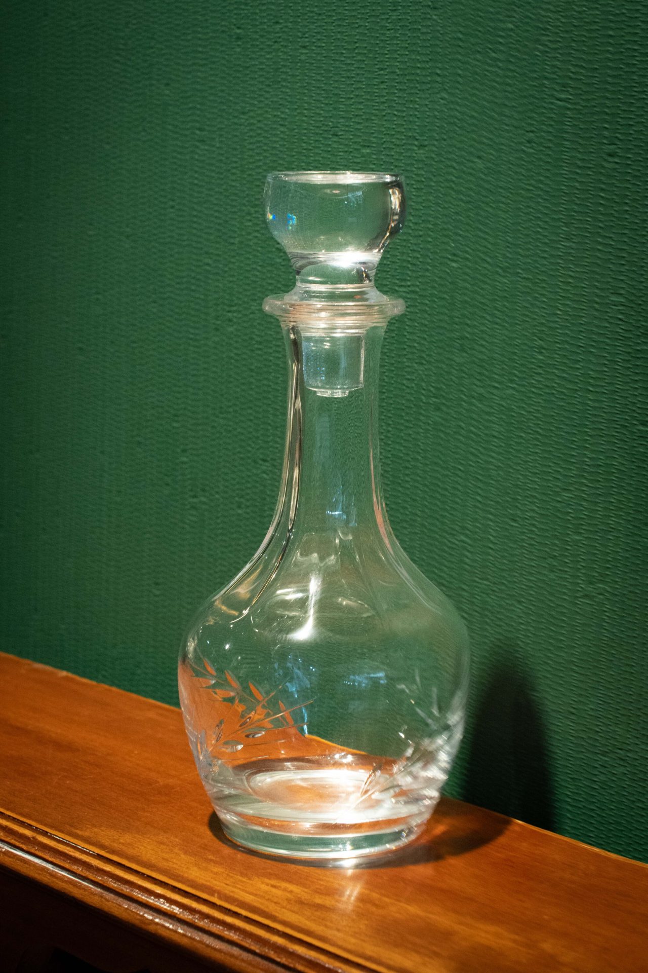 Vintage Yaprak Kesme Desenli Kristal Cam Karaf