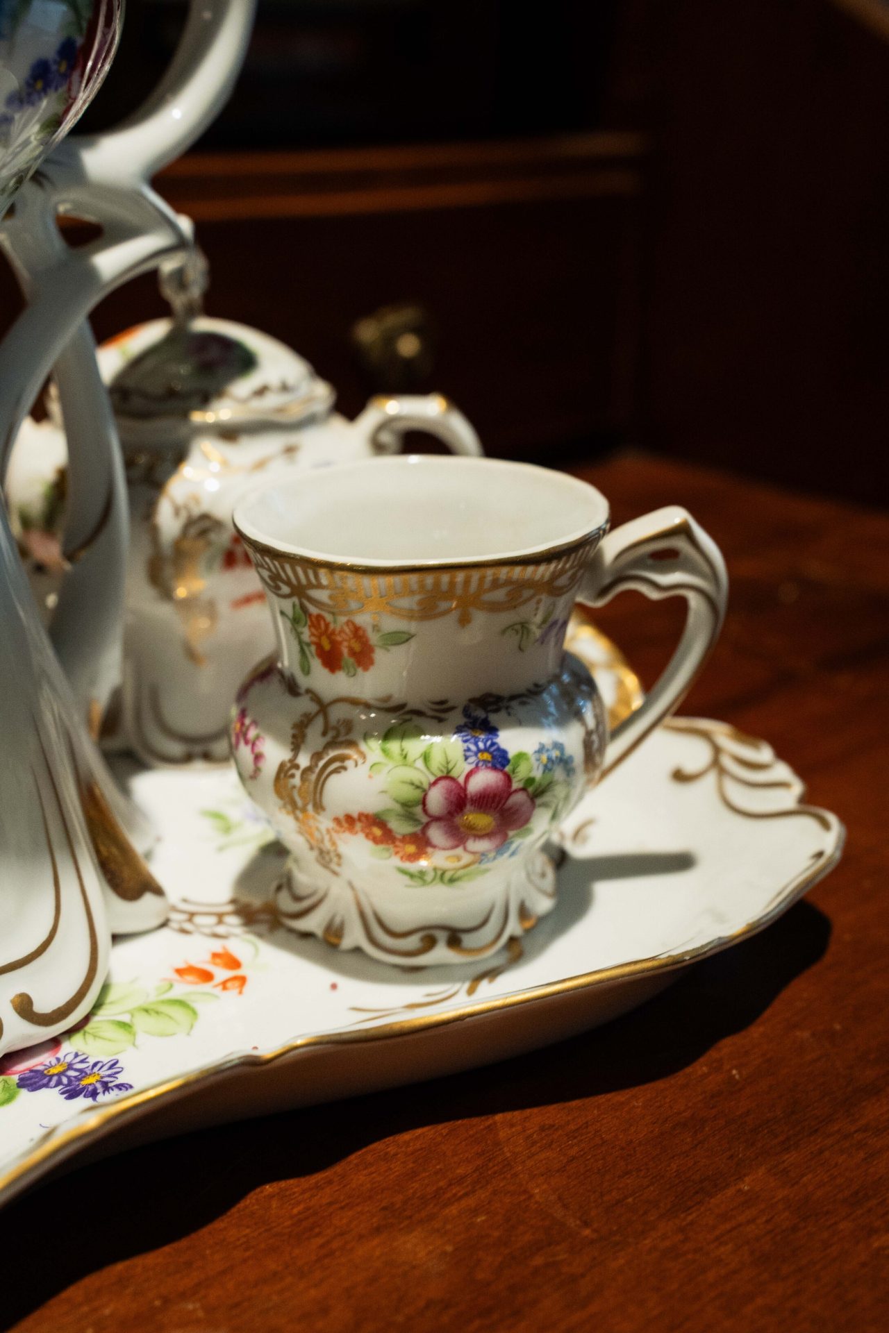 Antika/Vintage Çiçek Desenli & Altın Yaldızlı Porselen Kahve/Çay Seti