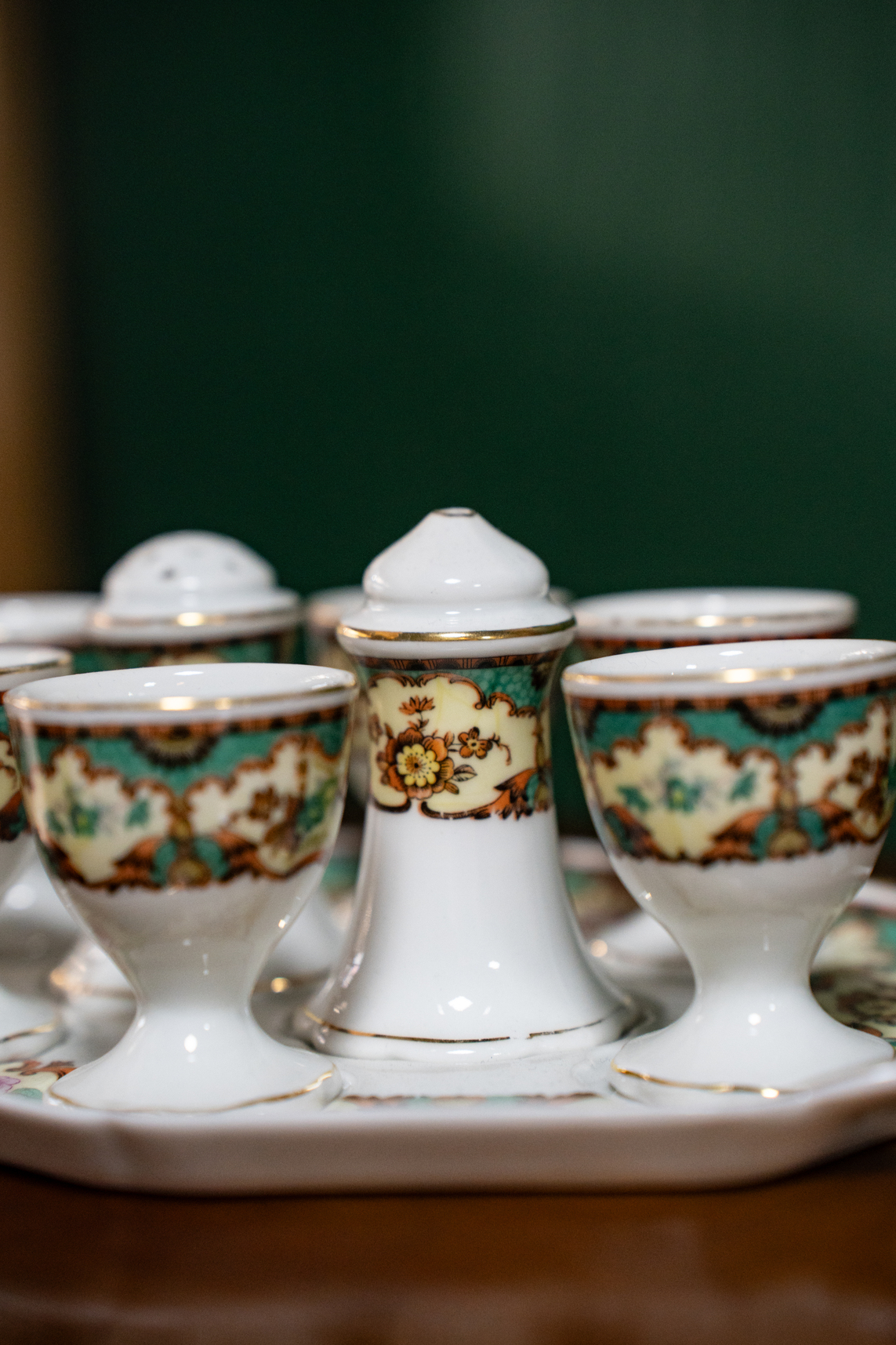 Çiçek Desenli Porselen Yumurtalık & Baharatlık Servis Seti