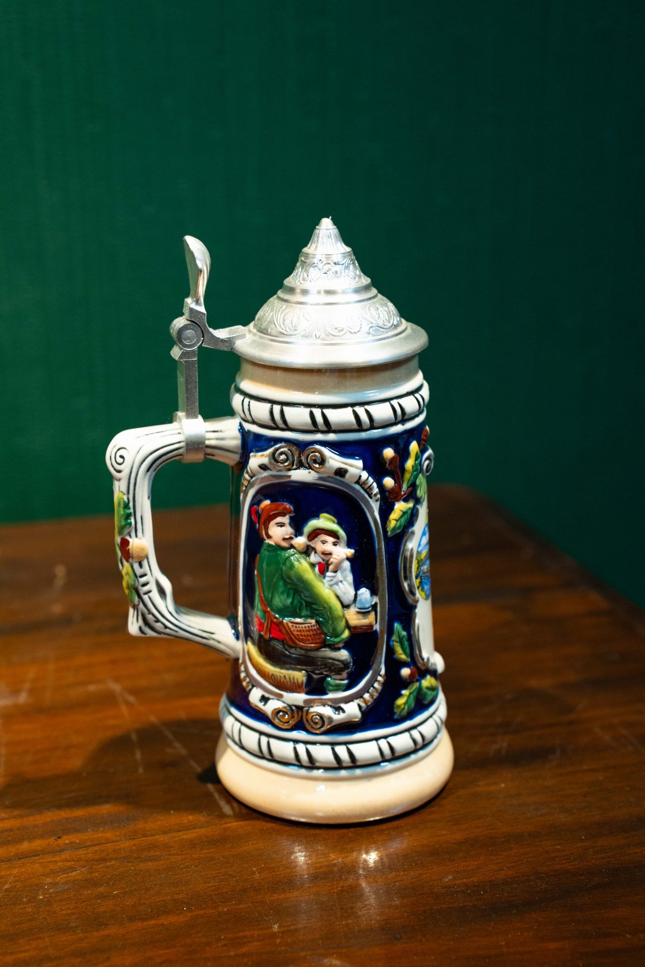 Vintage Kabartma Figürlü Alman Seramik Bira Bardağı