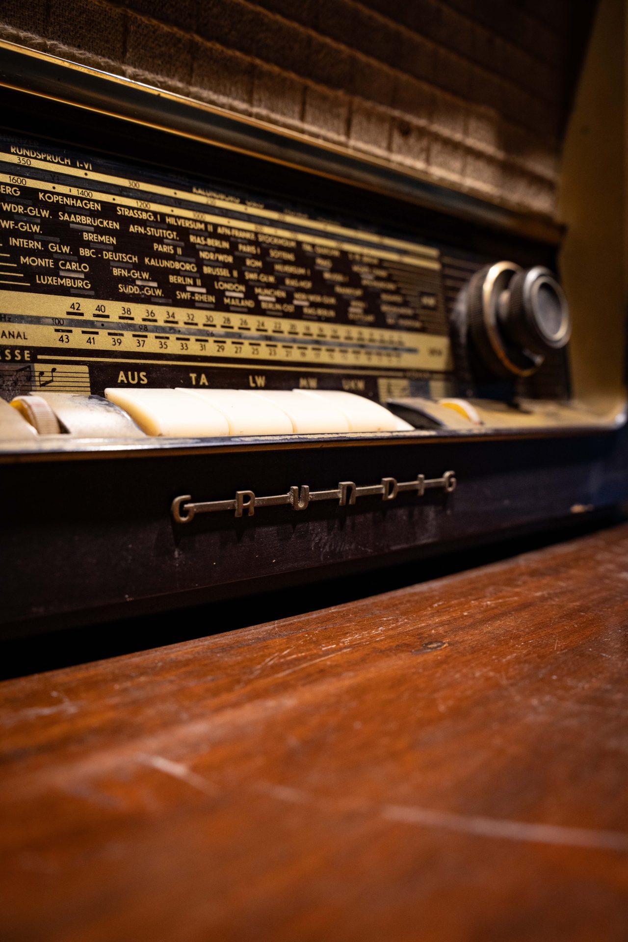 Grundig Majestic Ahşap Kasa lambalı radyo