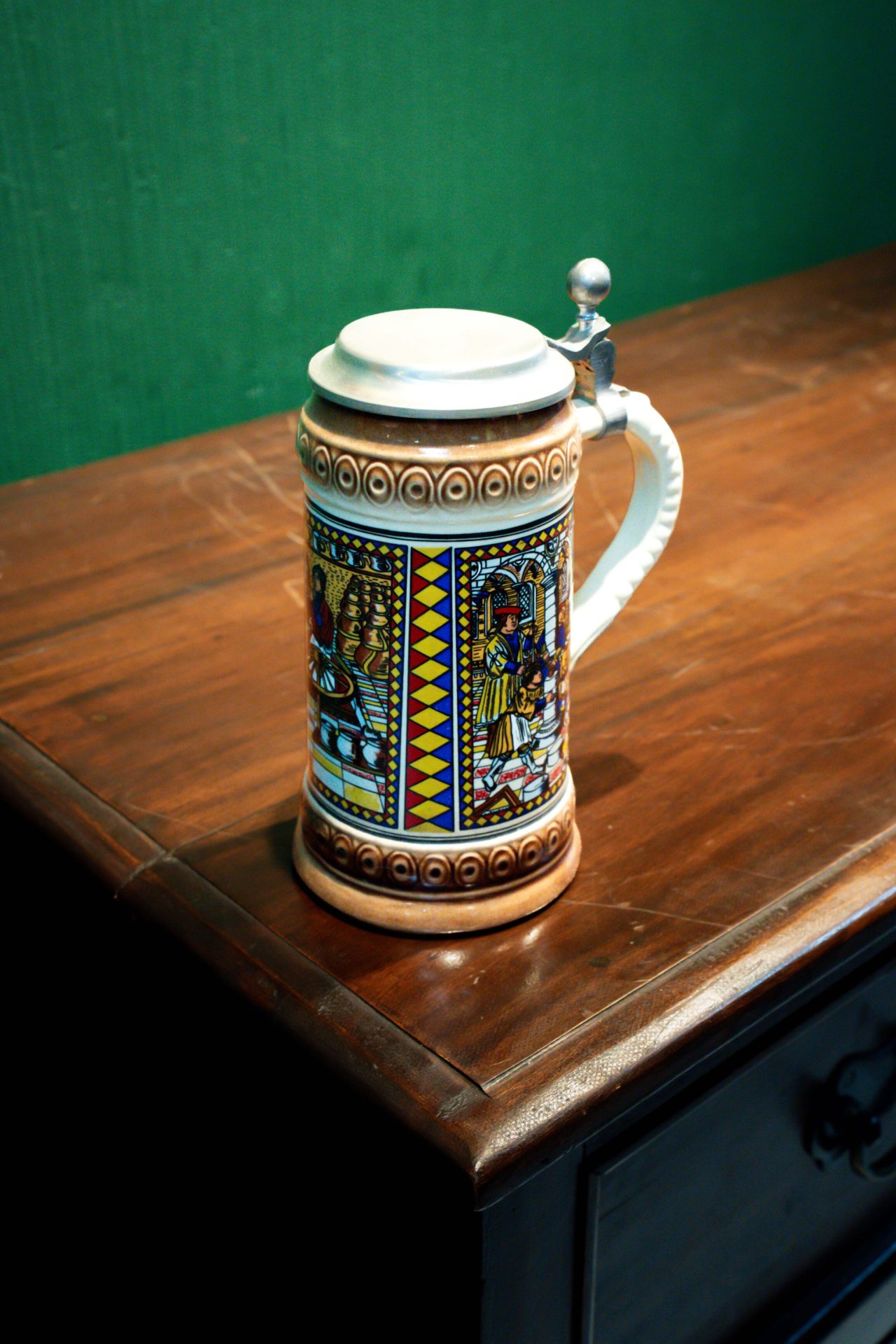 Vintage Alman Tarzı Kabartmalı&Görselli Seramik Bira Bardağı