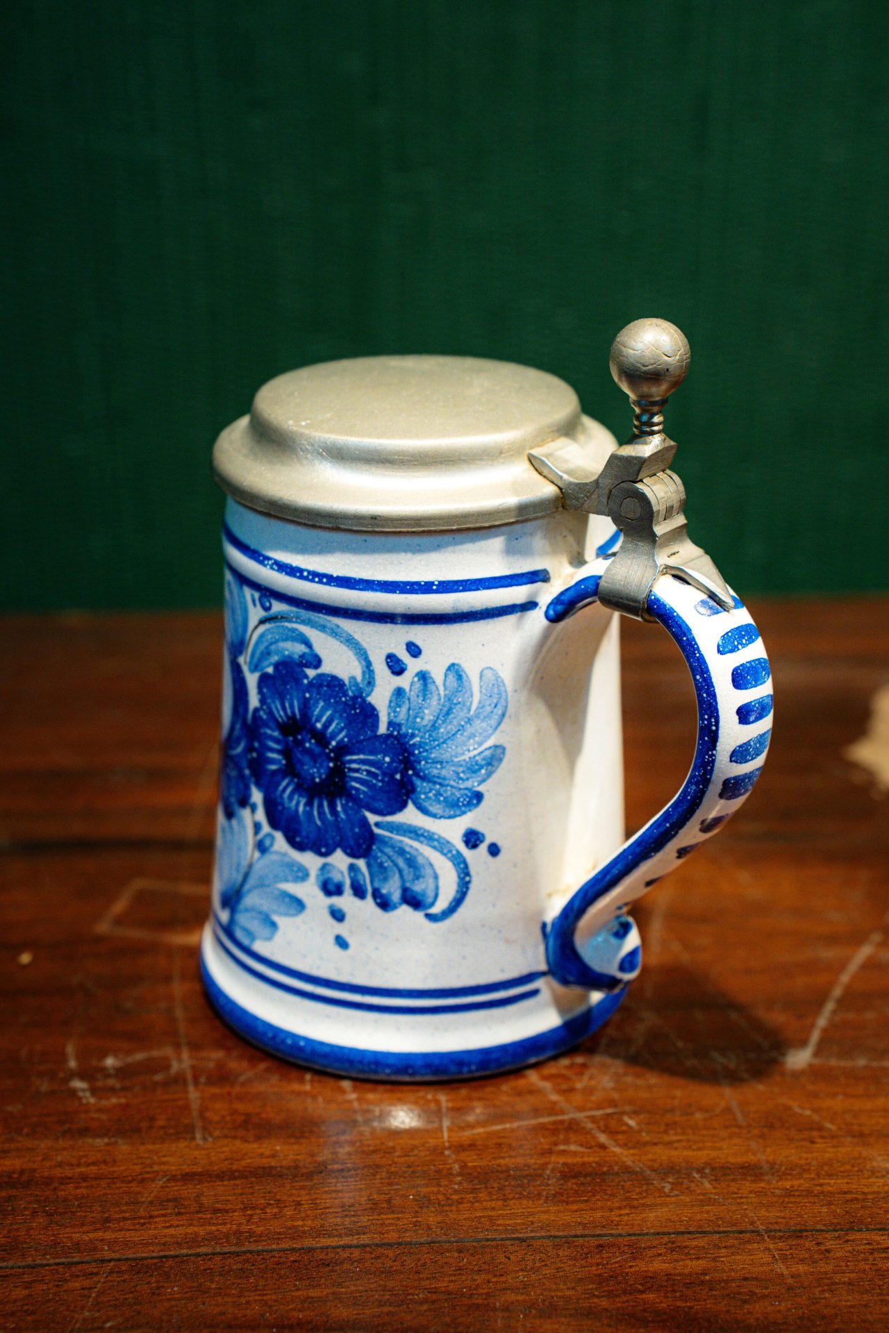 Vintage El Boyaması Mavi Çiçek Motifli Seramik Bira Bardağı