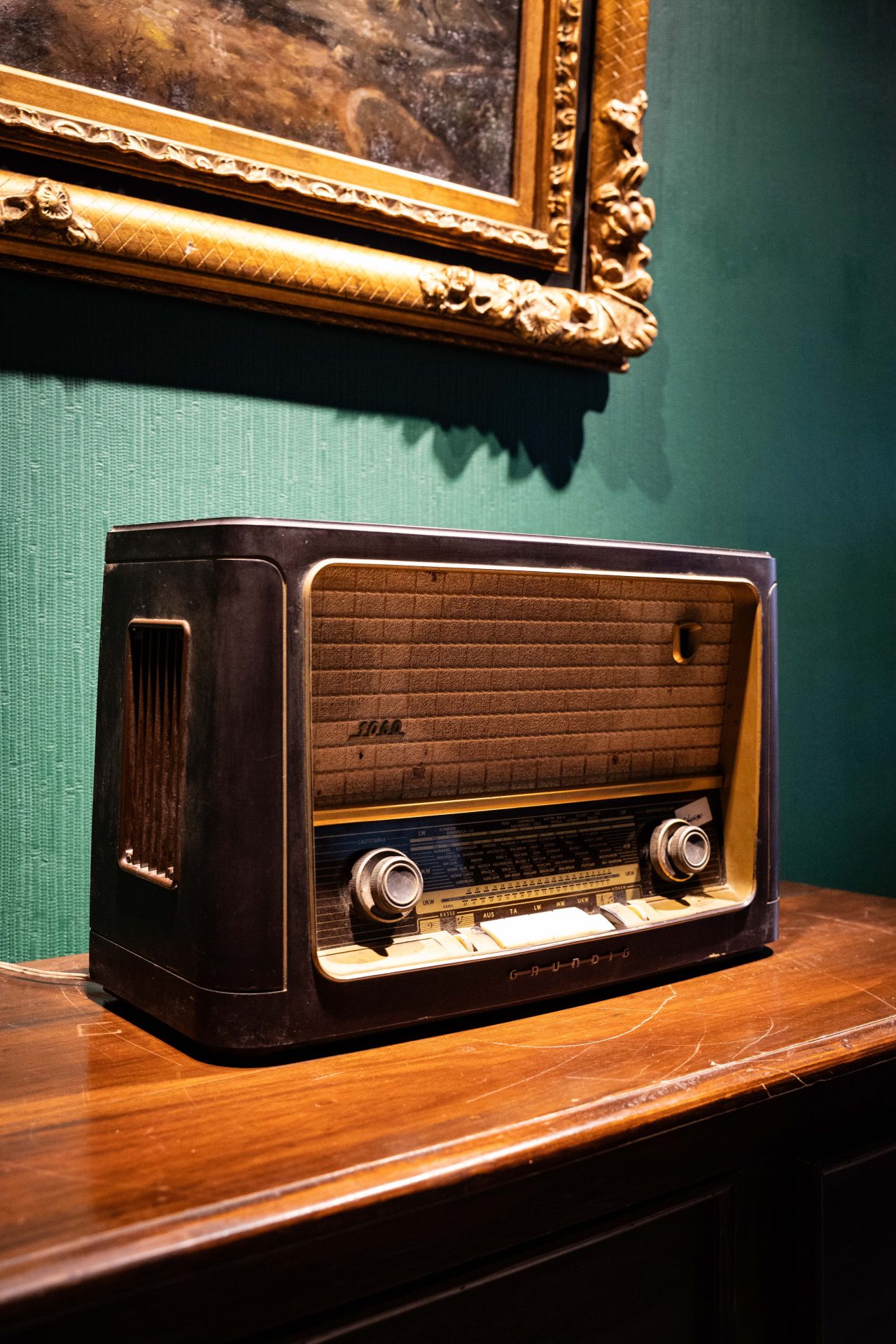 Grundig Majestic Ahşap Kasa lambalı radyo