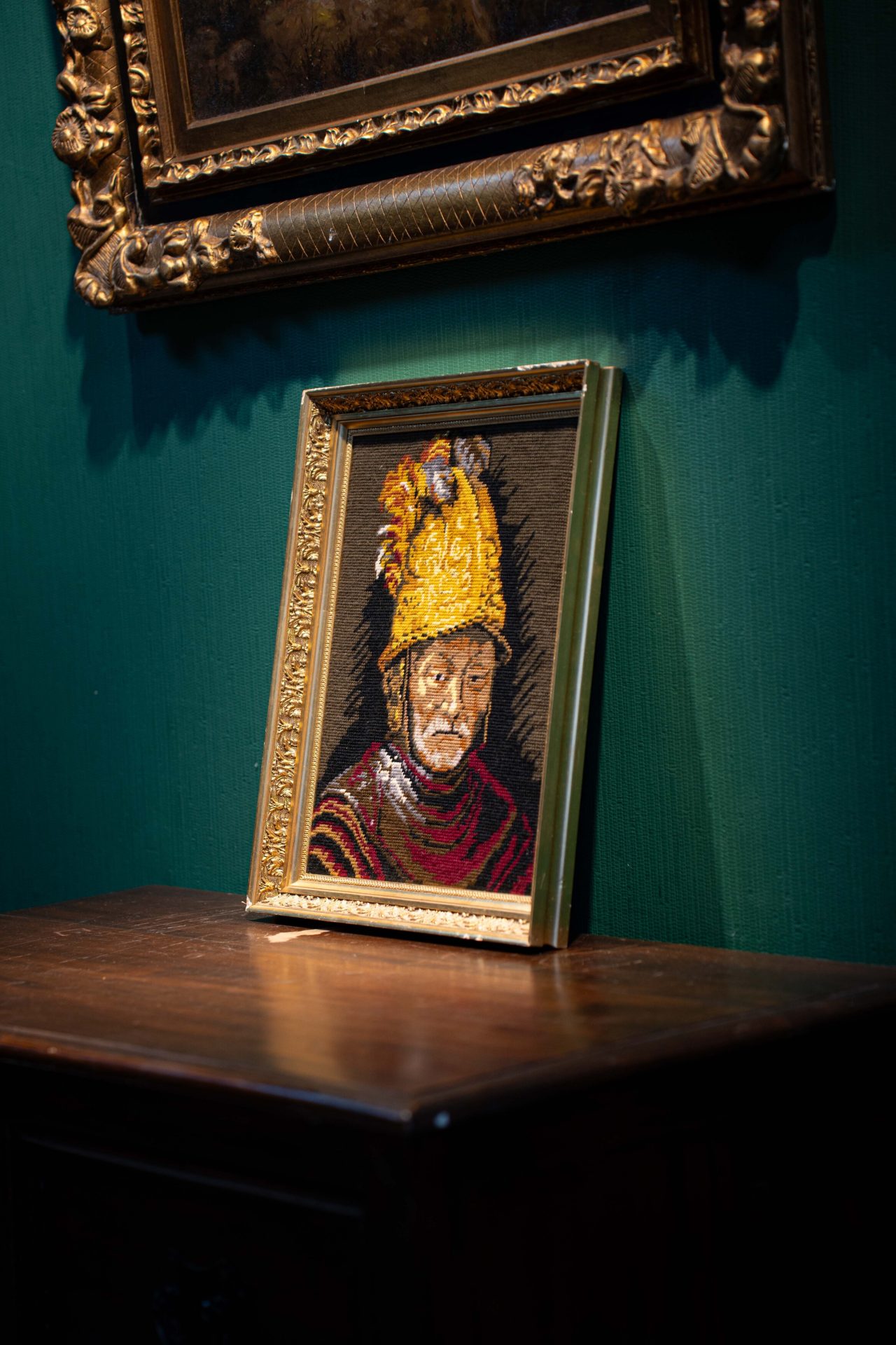 Vintage Rembrandt 'Altın Miğferli Adam' Temalı El İşleme Goblen