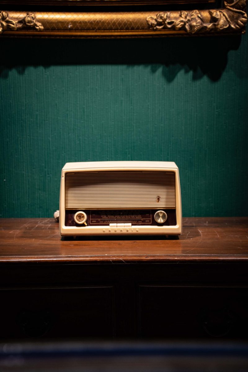 Grundig Model 88-U lambalı radyo